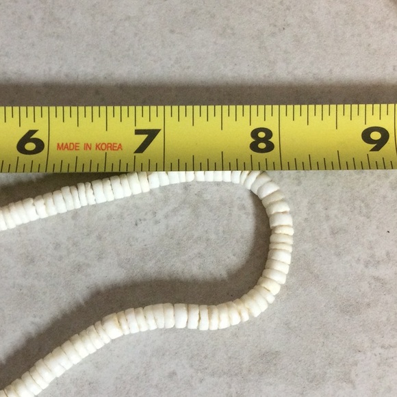 White Puka shell necklace - Picture 6 of 6